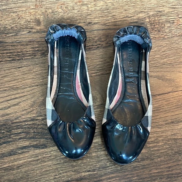 Authentic Burberry leather ballet flats size 38 - Picture 1 of 5